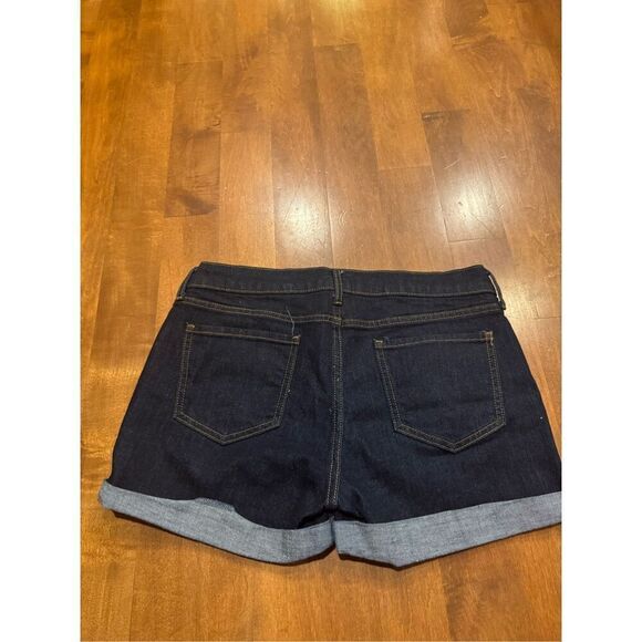 Woman’s new without tags Old navy shorts from 2018 - Picture 3 of 4